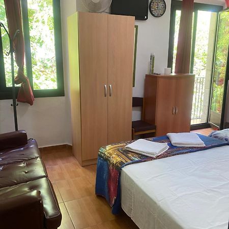 Pension Teruel บาร์เซโลนา ภายนอก รูปภาพ