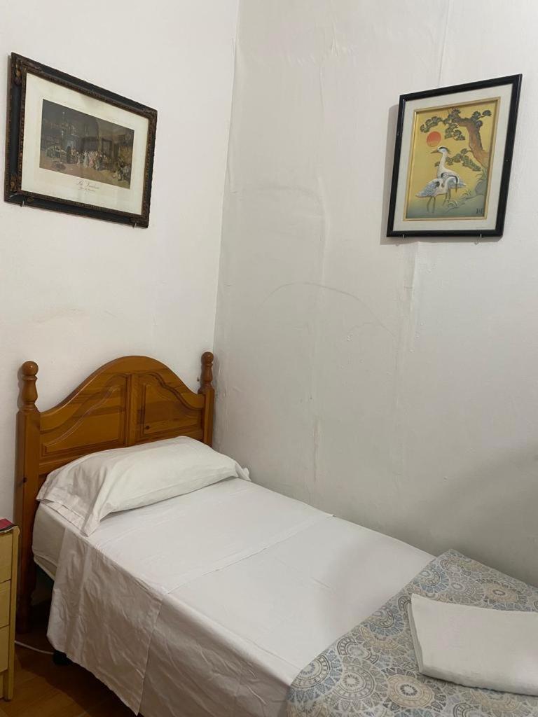 Pension Teruel บาร์เซโลนา ภายนอก รูปภาพ