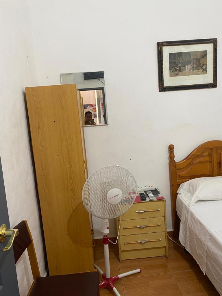 Pension Teruel บาร์เซโลนา ภายนอก รูปภาพ