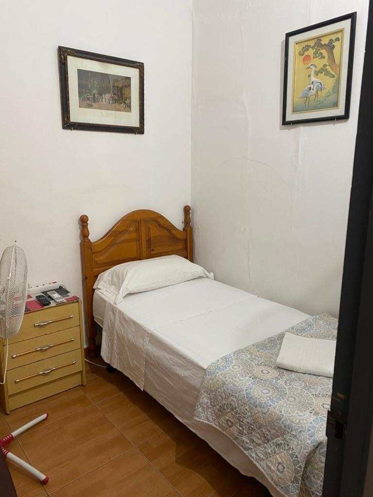 Pension Teruel บาร์เซโลนา ภายนอก รูปภาพ