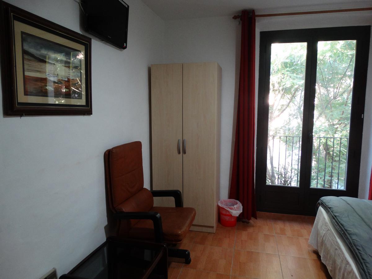Pension Teruel บาร์เซโลนา ภายนอก รูปภาพ