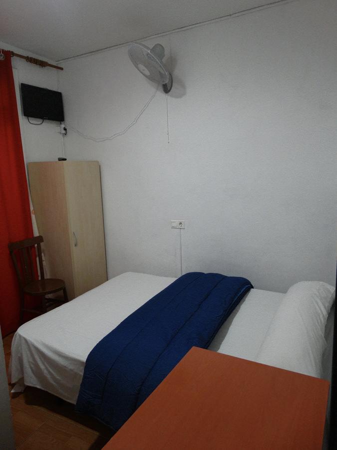 Pension Teruel บาร์เซโลนา ภายนอก รูปภาพ