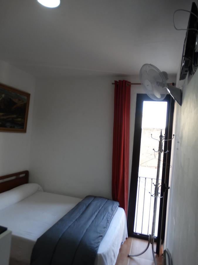 Pension Teruel บาร์เซโลนา ภายนอก รูปภาพ