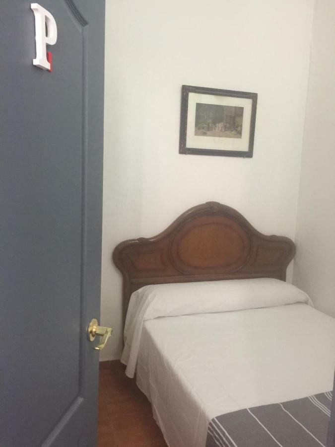 Pension Teruel บาร์เซโลนา ภายนอก รูปภาพ