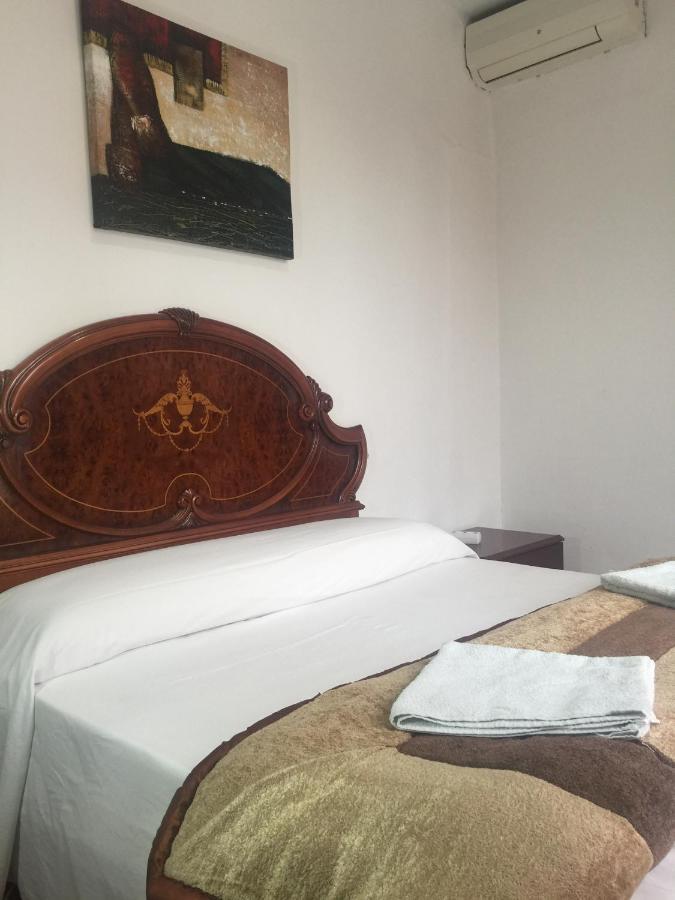 Pension Teruel บาร์เซโลนา ภายนอก รูปภาพ