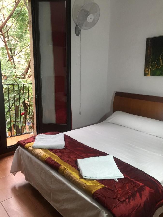 Pension Teruel บาร์เซโลนา ภายนอก รูปภาพ