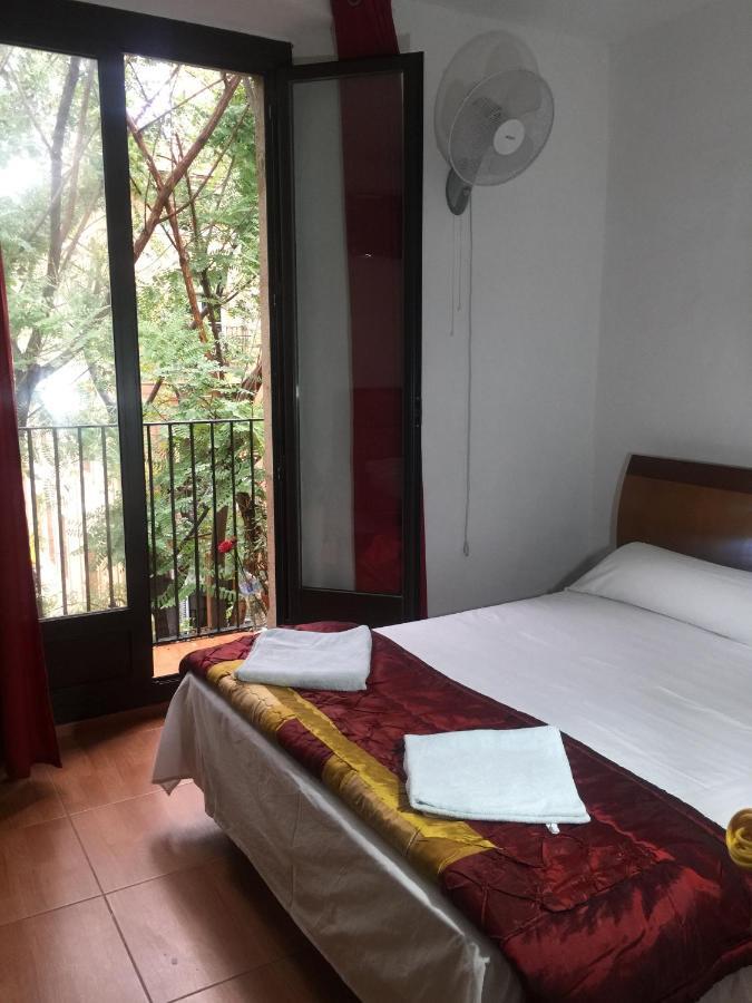 Pension Teruel บาร์เซโลนา ภายนอก รูปภาพ